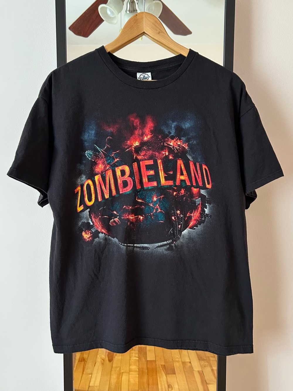 Vintage 2009 Zombieland movie promo tee shirt Delta Pro Weight